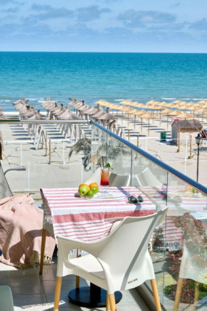 Beachfront Sea View Apartment - Spa Pools beach Resort